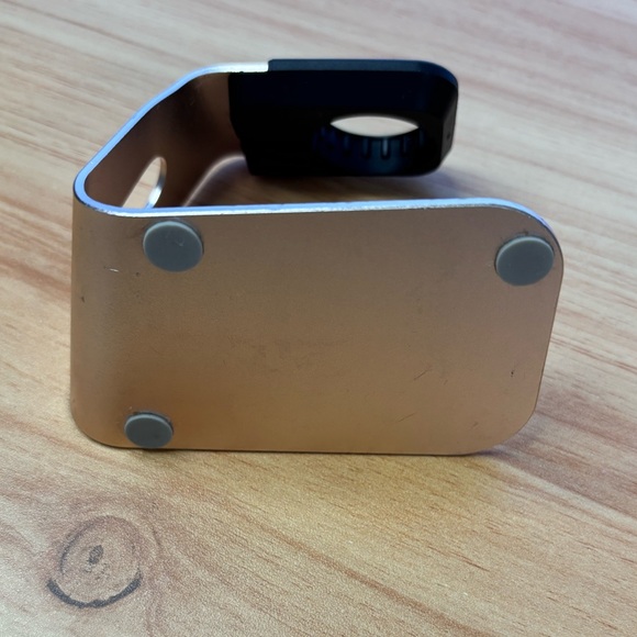 Rose Gold Charger Stand + Apple Watch Charger (Watch to USB) Fast Charging Cable - Picture 5 of 10